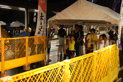 駅通り七夕まつりでスポーツ吹き矢の体験.2009.07.03